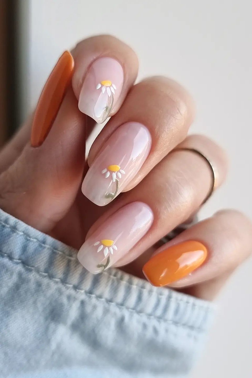 Daisy nails, daisy art